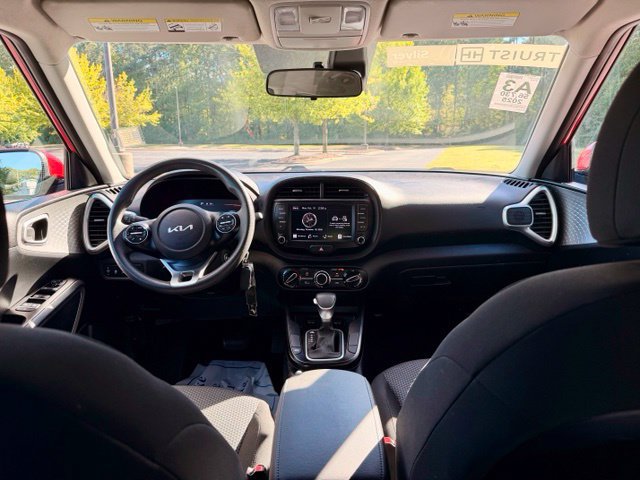 Used 2025 Kia Soul LX FWD image 23