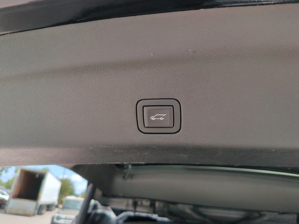 Used 2024 Cadillac Escalade ESV V AWD/4WD image 13