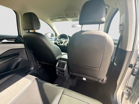 Used 2022 Volkswagen Taos SE image 29