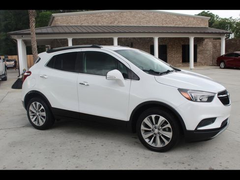 Used 2018 Buick Encore Preferred image 1