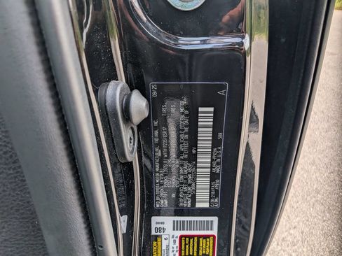 Used 2025 Toyota Sienna LE w/ LE Plus Package FWD image 33