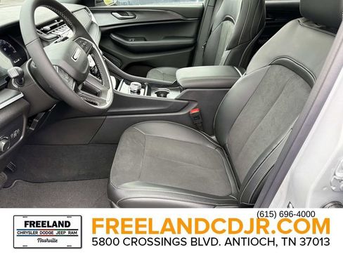 New 2025 Jeep Grand Cherokee Altitude w/ Trailer Tow Package AWD/4WD image 21