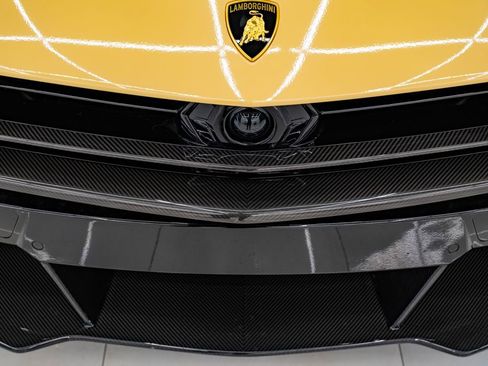 Used 2023 Lamborghini Urus Performante AWD/4WD image 8