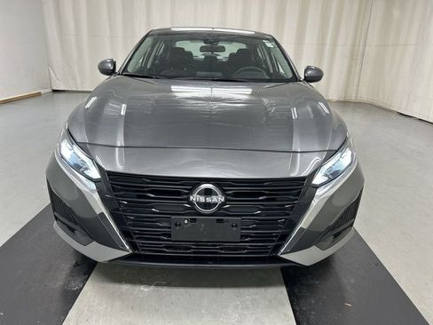 Used 2023 Nissan Altima 2.5 SV image 3