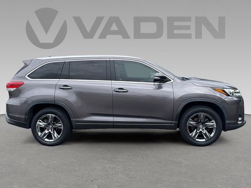 Used 2019 Toyota Highlander Limited Platinum FWD image 8