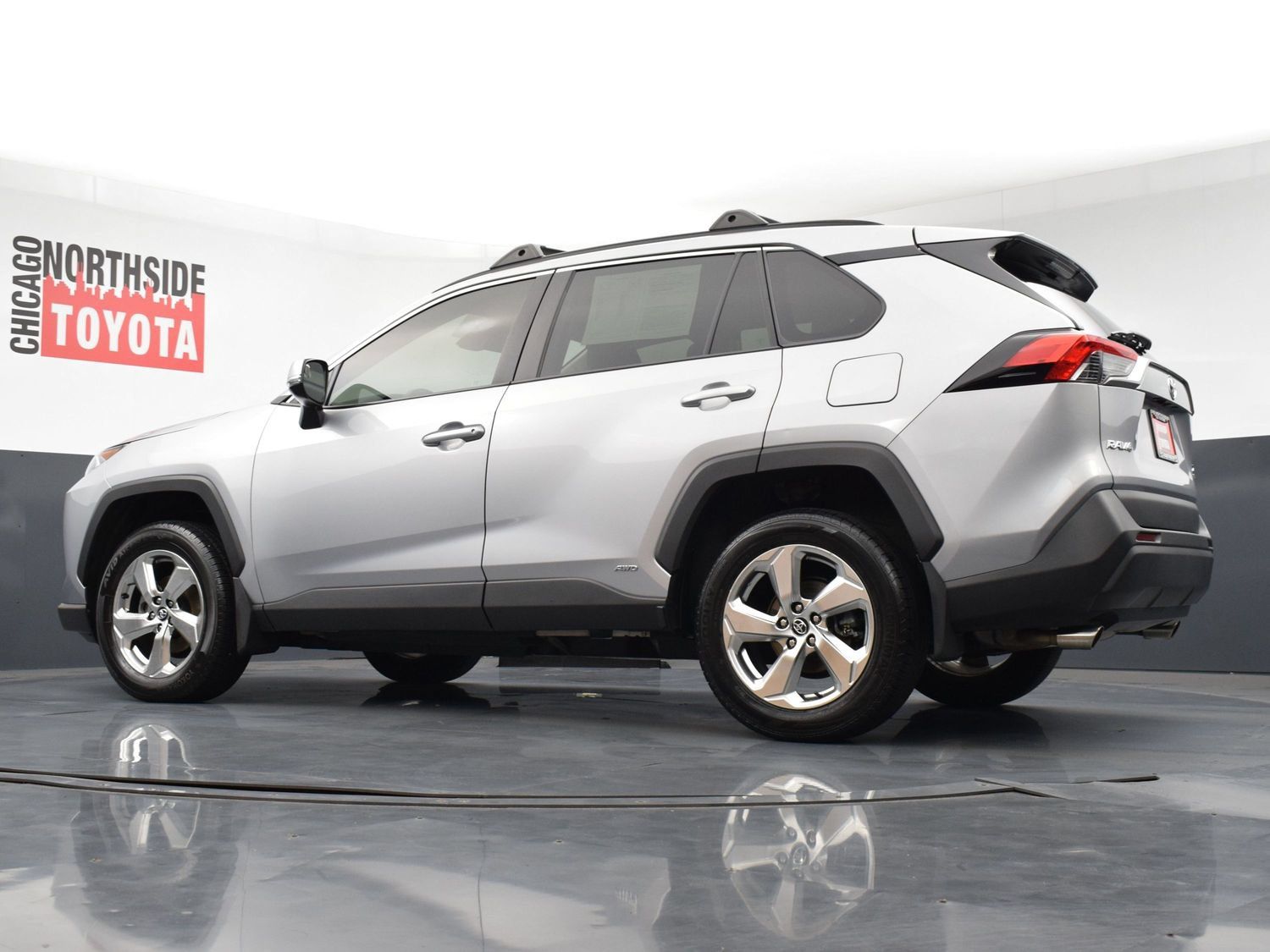 Used 2021 Toyota RAV4 XLE Premium AWD/4WD image 27