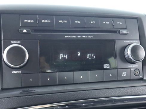 Used 2017 Dodge Grand Caravan SE FWD image 16