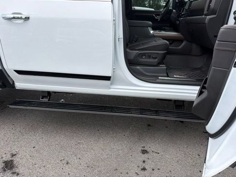 Used 2025 Chevrolet Silverado 2500 High Country w/ High Country Premium Package AWD/4WD image 3