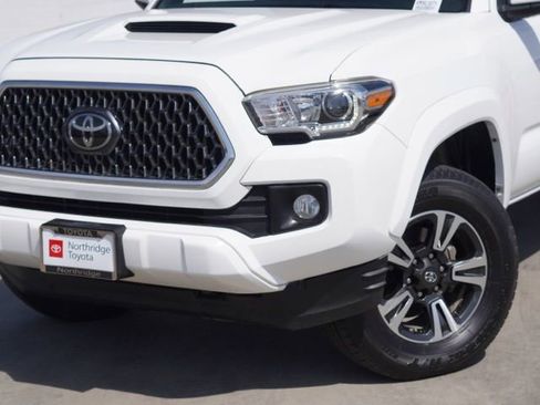 Used 2019 Toyota Tacoma TRD Sport w/ Technology Package AWD/4WD image 5