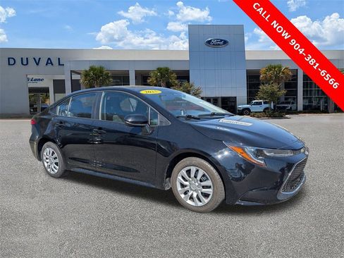 Used 2025 Toyota Corolla LE image 2