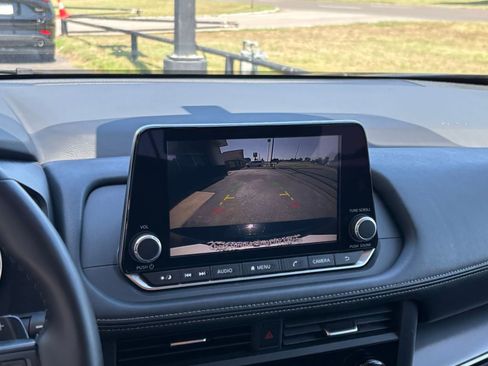 Used 2025 Nissan Rogue SV FWD image 25