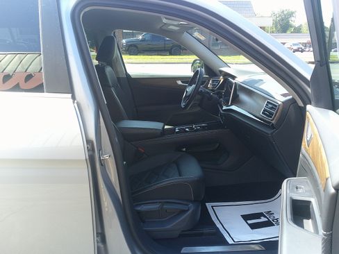 Used 2025 Volkswagen Atlas SE AWD/4WD image 30