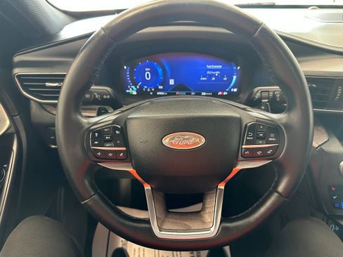 Used 2020 Ford Explorer Platinum w/ Premium Technology Package AWD/4WD image 25