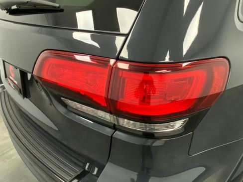 Used 2017 Jeep Grand Cherokee Altitude image 14