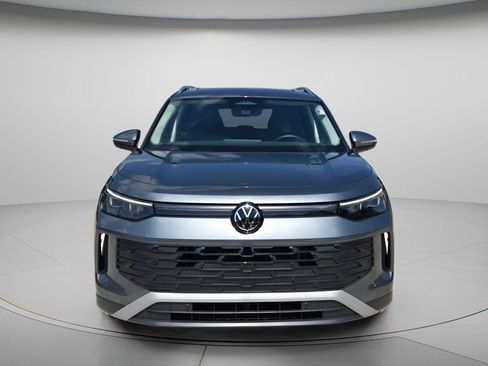 Certified 2026 Volkswagen Tiguan SE w/ Panoramic Sunroof Package FWD image 5