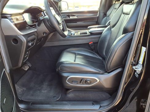 Used 2022 Jeep Wagoneer Series III w/ Rear Seat Video Group 1 image 25