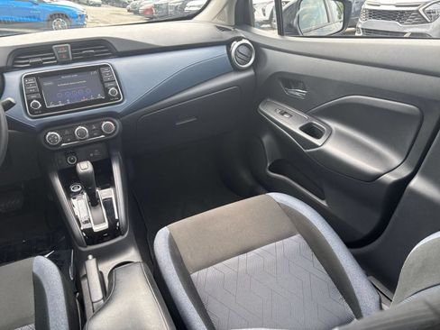Used 2025 Nissan Versa SV FWD image 33