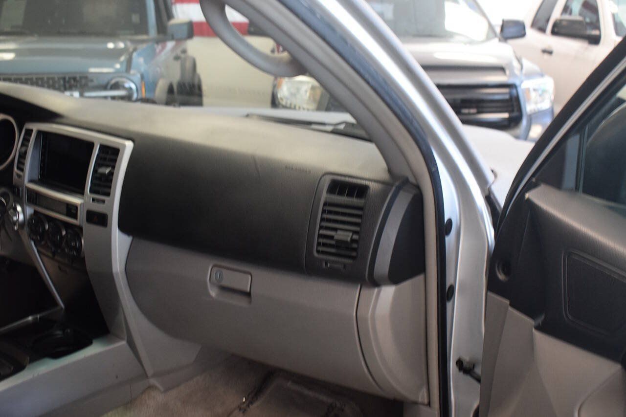 Used 2005 Toyota 4Runner Sport AWD/4WD image 17