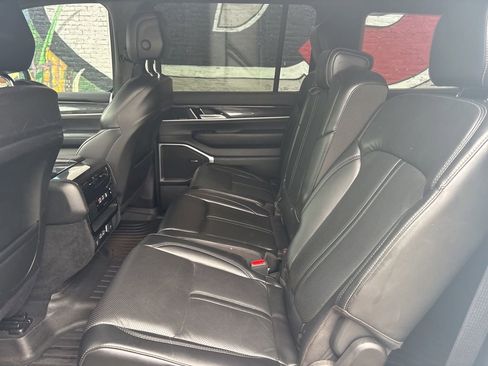 Used 2022 Jeep Wagoneer Series I AWD/4WD image 24