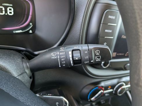 Certified 2023 Kia Soul LX w/ LX Technology Package FWD image 32