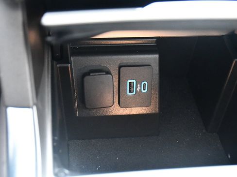 Used 2023 Ford Explorer Platinum w/ Technology Package image 32