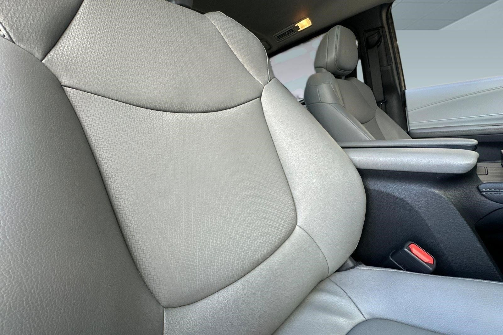 Used 2026 Toyota Sienna XLE FWD image 32