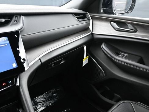 New 2026 Jeep Grand Cherokee L Limited AWD/4WD image 32