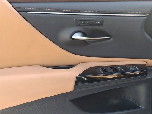 Used 2023 Lexus ES 250 w/ Premium Package image 13