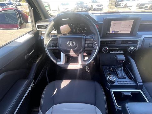 Used 2025 Toyota Tacoma TRD Off-Road image 5