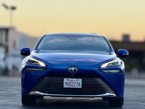 Used 2021 Toyota Mirai RWD image 2