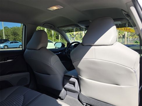 Used 2021 Toyota Camry SE image 16