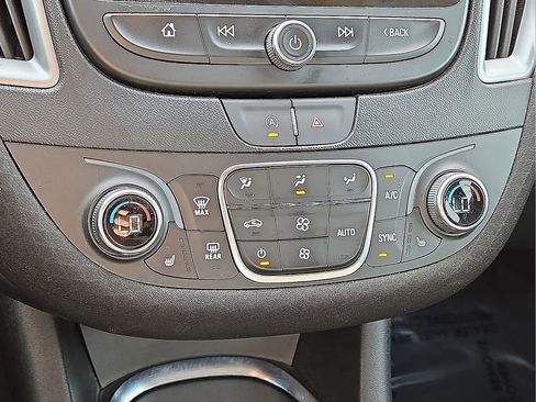 Used 2023 Chevrolet Malibu LT image 29