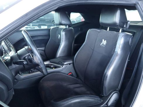 Used 2017 Dodge Challenger R/T Scat Pack w/ Leather Interior Group RWD image 16