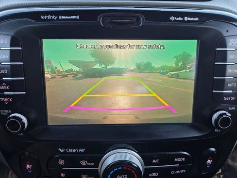 Used 2015 Kia Soul + w/ Primo Package FWD image 30