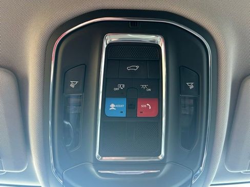 Used 2023 Jeep Grand Cherokee Limited w/ Black Appearance Package image 28