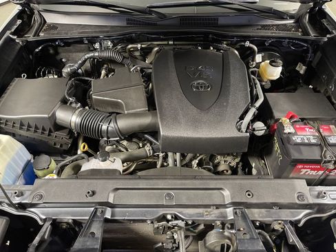 Used 2022 Toyota Tacoma SR5 RWD image 9