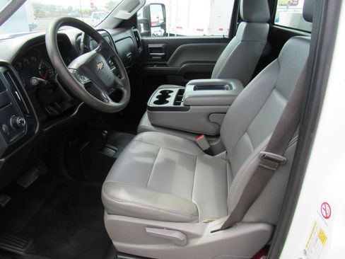 Used 2018 Chevrolet Silverado 3500 W/T AWD/4WD image 9