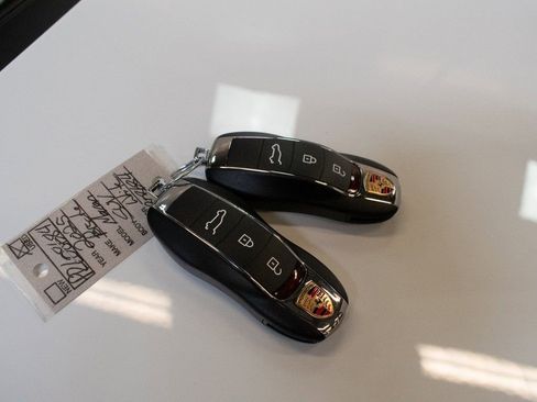 Certified 2025 Porsche Macan image 31