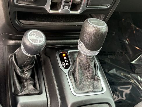 Used 2021 Jeep Gladiator Sport AWD/4WD image 30