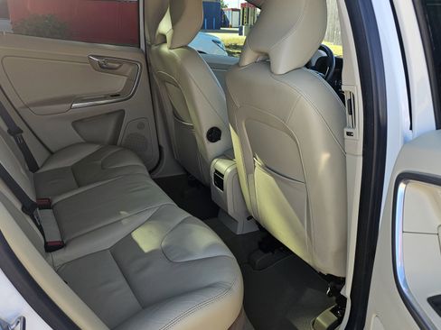 Used 2015 Volvo XC60 T5 Platinum image 29