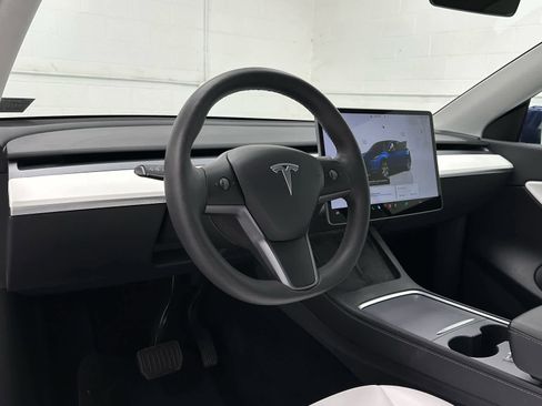 Used 2022 Tesla Model Y Long Range image 9