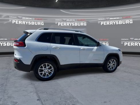 Used 2017 Jeep Cherokee Latitude w/ Cold Weather Group AWD/4WD image 8