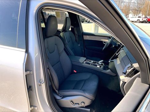 Used 2025 Volvo XC90 B6 Plus image 11