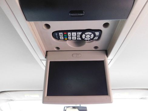 Used 2014 Chrysler Town & Country Touring-L w/ Driver Convenience Group FWD image 32