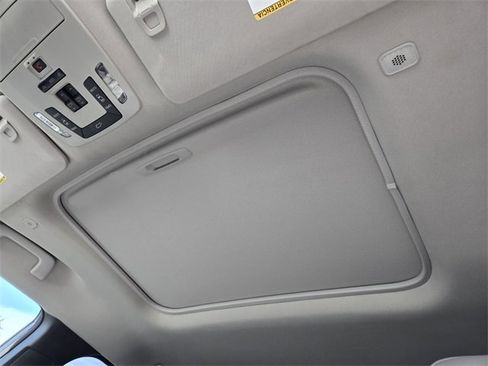 Used 2025 Toyota Sienna XLE image 12