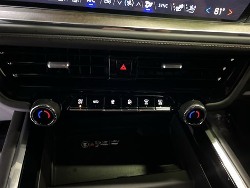 Used 2025 Chevrolet Tahoe High Country AWD/4WD image 22