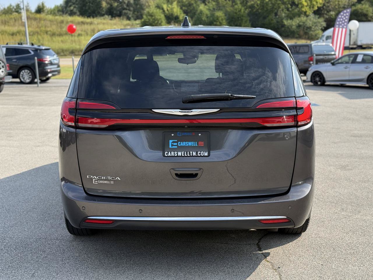 Used 2023 Chrysler Pacifica Touring FWD image 7