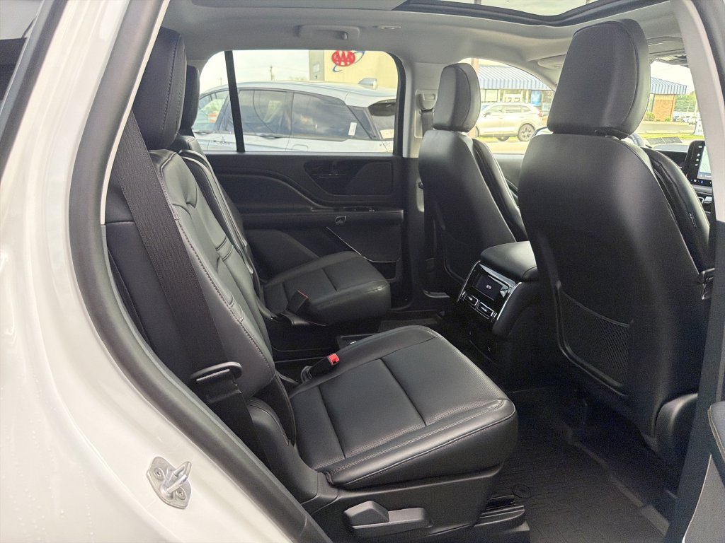 New 2026 Lincoln Aviator AWD w/ Jet Appearance Package image 8