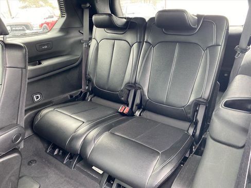 Used 2024 Jeep Grand Cherokee L Limited w/ Luxury Tech Group II image 24