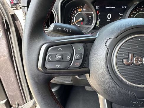 Used 2025 Jeep Wrangler Unlimited Rubicon AWD/4WD image 27